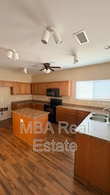 Building Photo - 6434 W Hackamore Dr