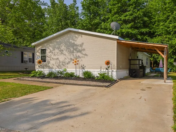 9782 Hemlock Ln, Garrettsville, OH 44231