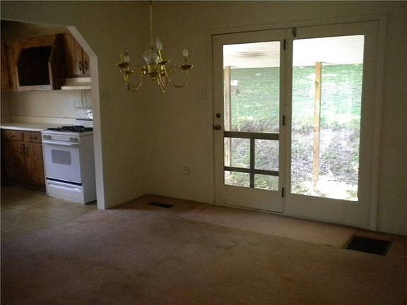 4th image of 1429 Grant Ave