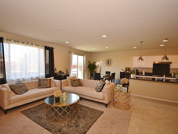 4th image of 30672 Carriage Hill Dr