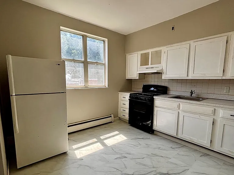 1030 Lawrence Ave — Photo 8