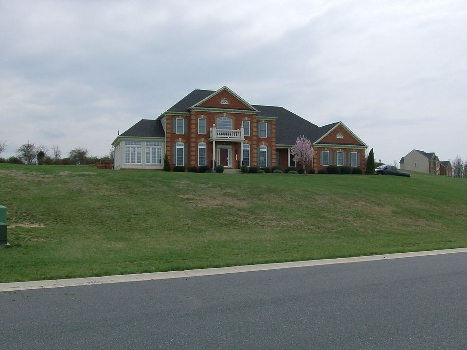 1st image of 131 Bower Ln