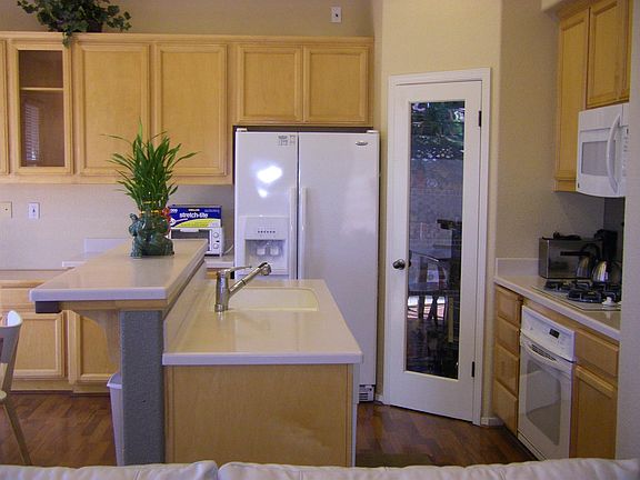4th image of 30 Goldfinch Dr