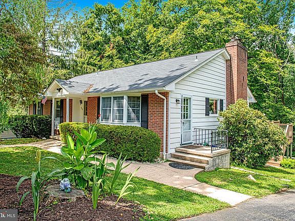 2nd image of 404 Sassafras Ct
