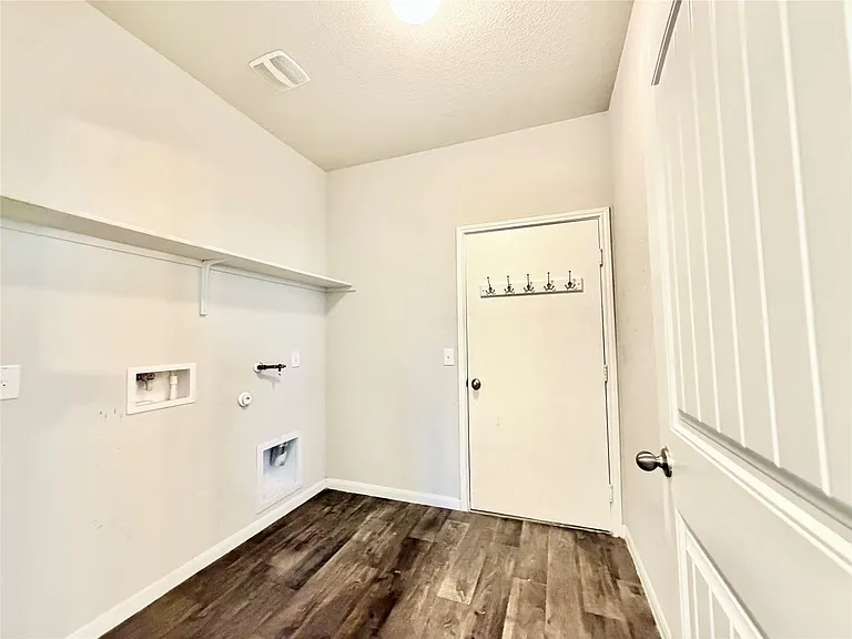 10502 Fulton Ave — Photo 14