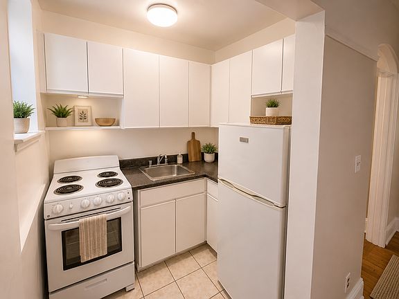 3rd image of 140 Wellesley St E #677269