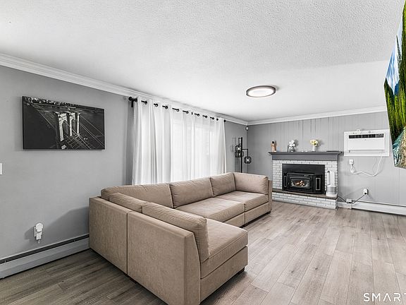 3rd image of 35 Wedgewood Drive