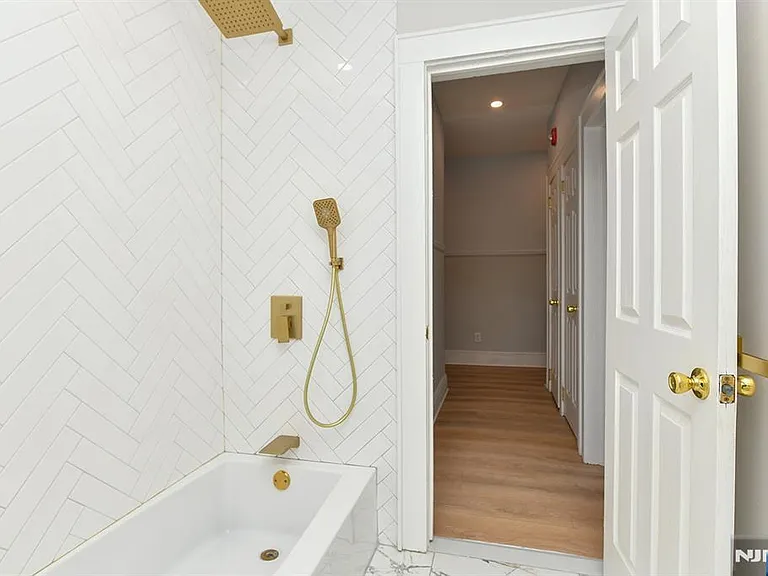 420 Carmita Ave #1 — Photo 12