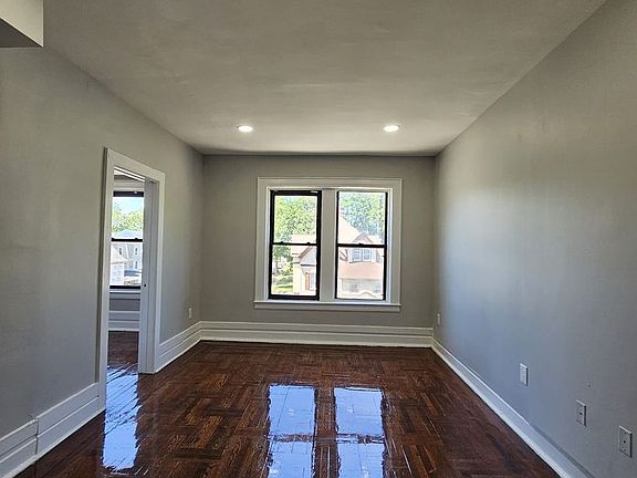 4th image of 70-74 S Arlington Ave #15