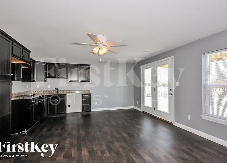 221 Lonepine Dr — Photo 7
