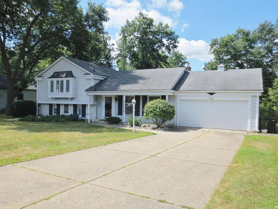 1st image of 2400 Holtman Dr NE
