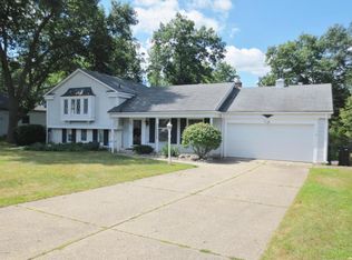 2400 Holtman Dr NE, Grand Rapids, MI 49525