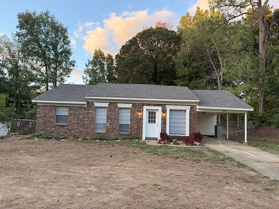 842 Plymouth Dr