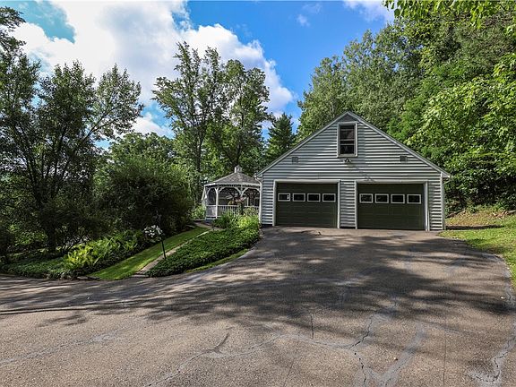 4th image of 2733 Davis Rd