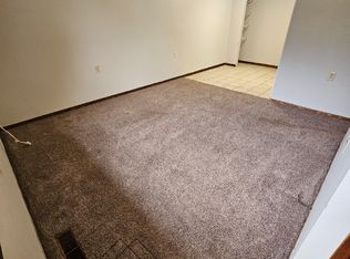 102 8th Ave NW #8-A, Oelwein, IA 50662