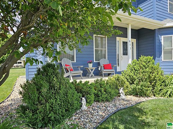 3rd image of 803 Logan Dr