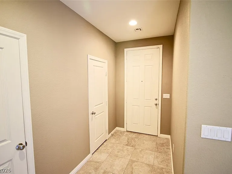 10609 Country Knoll Way — Photo 2