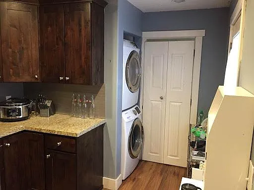 1302 S Glendale Dr — Photo 2