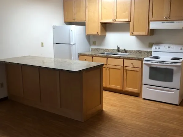 25 Lake St E APT 101, Waconia, MN 55387