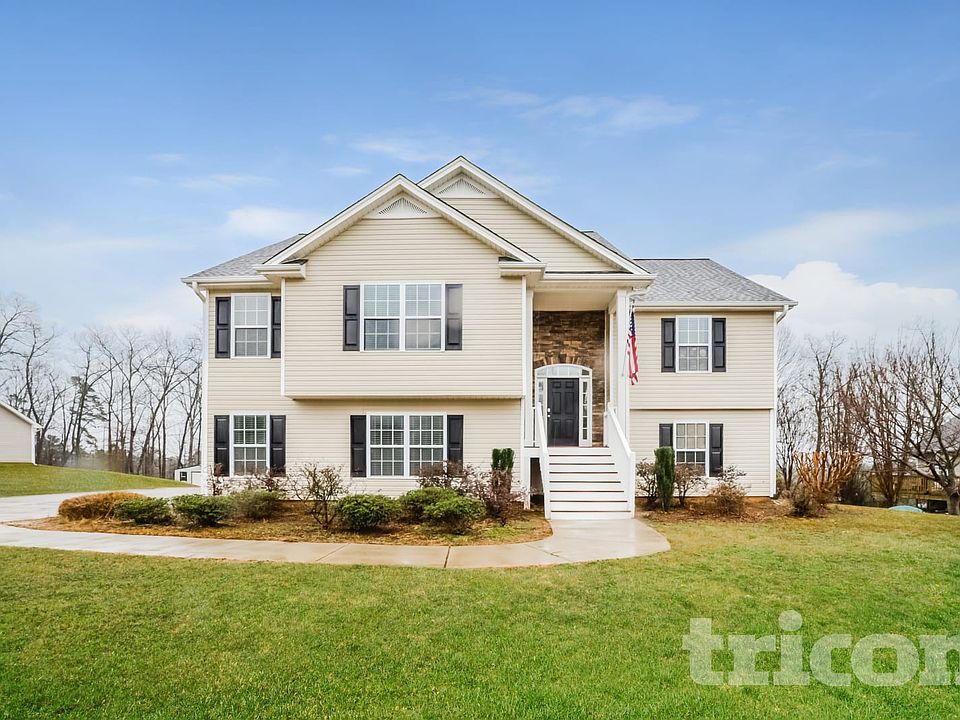 1st image of 38 Stonemont Ct