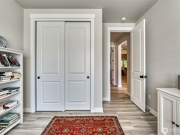 5th image of 18595 Sawgrass Drive NE