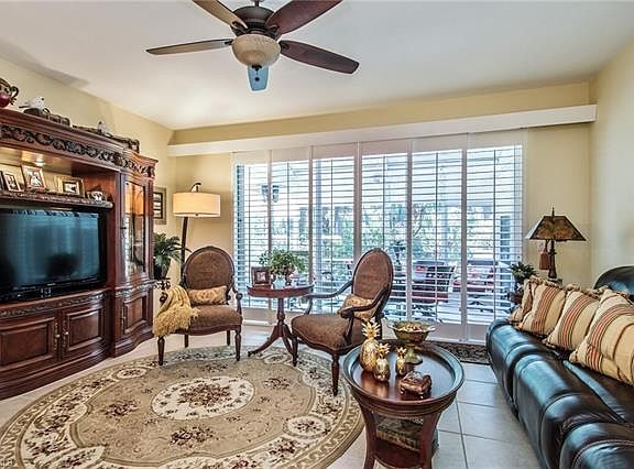 4th image of 1039 Albany Ct #213