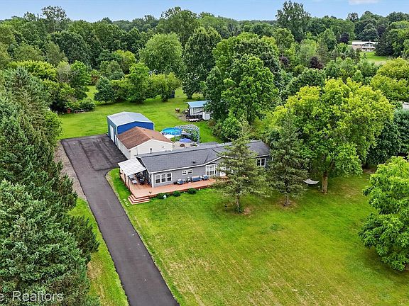 2nd image of 11935 Beardslee Rd