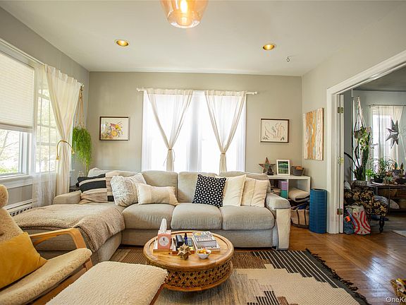 3rd image of 445 W Walnut Street