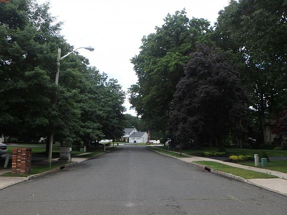 5th image of 69 Bonnie Dr