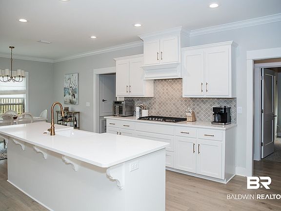 4th image of 392 Garrison Blvd