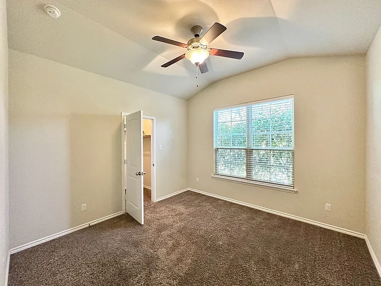 3383 Vineyard Trl — Photo 32