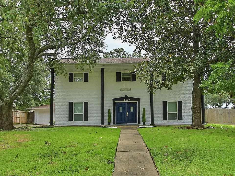 207 Burgundy Ln