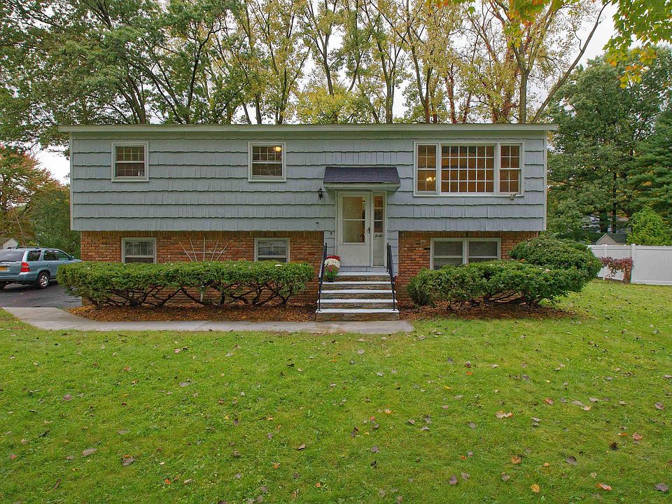 1st image of 40 Parkwood Dr