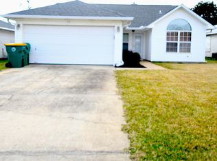 30 Stowe Rd, Mary Esther, FL 32569