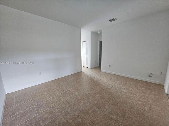 2nd image of 1005 NE 42nd Ave