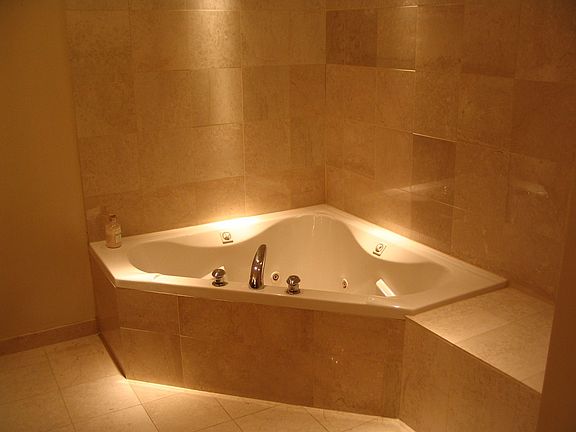 MASTER BATH/ JET BATH