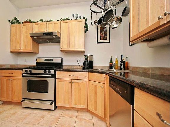 Kitchen, granite counters