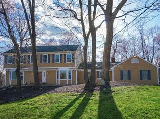 25 Skyview Ln, Stony Brook, NY 11790