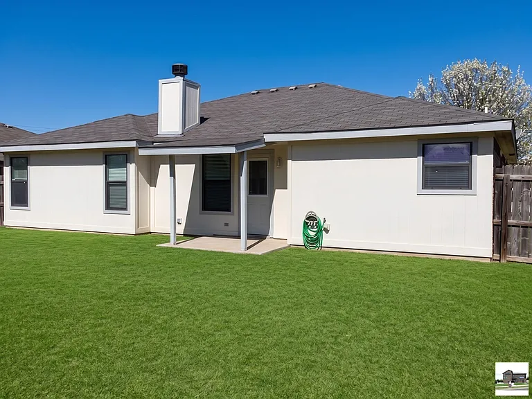 306 Sumac Trl — Photo 12