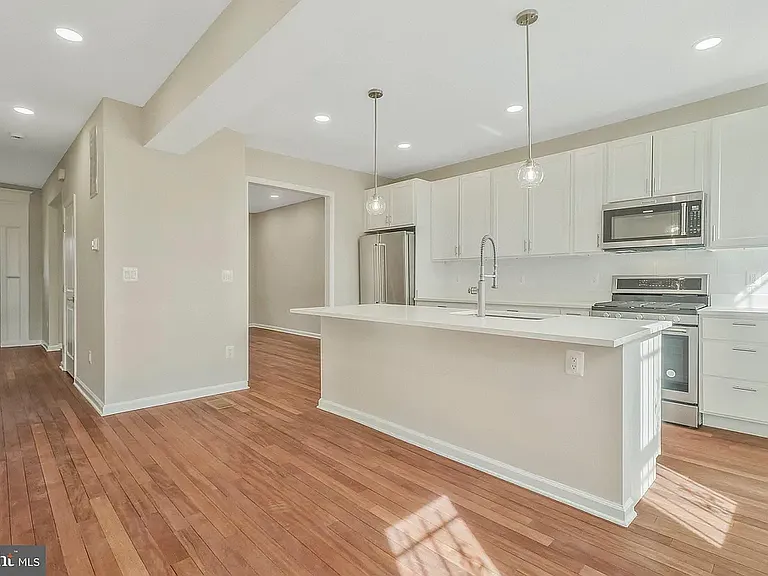 444 Kenyon St NW — Photo 10
