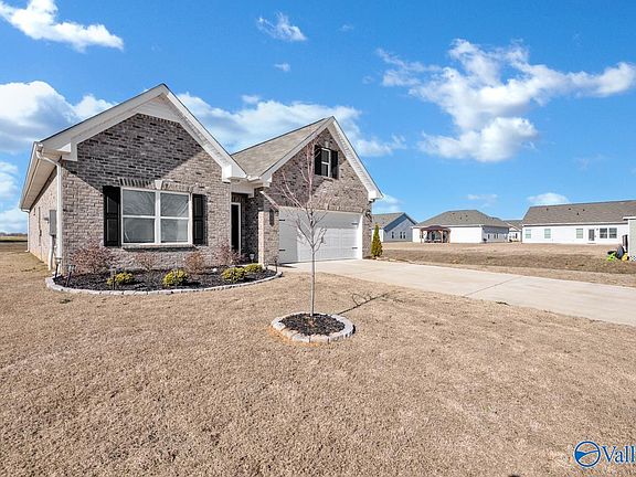 3rd image of 18557 Oxbow Ln