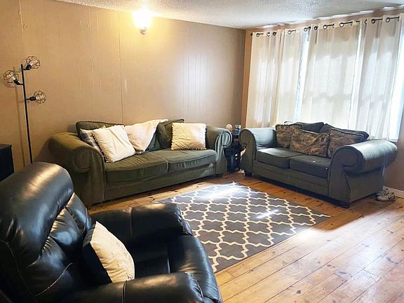 3rd image of 1212 Clark Ln