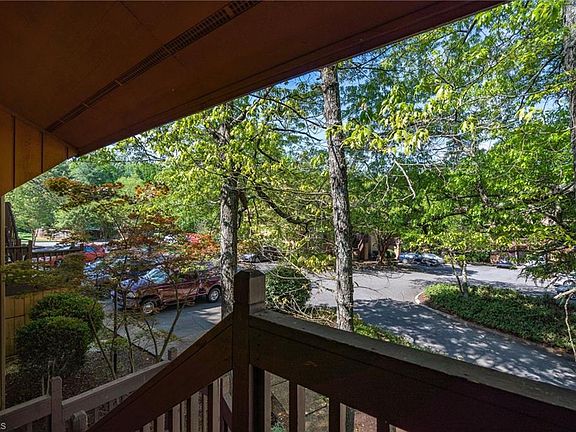 2nd image of 110 Cloister Oaks Cir