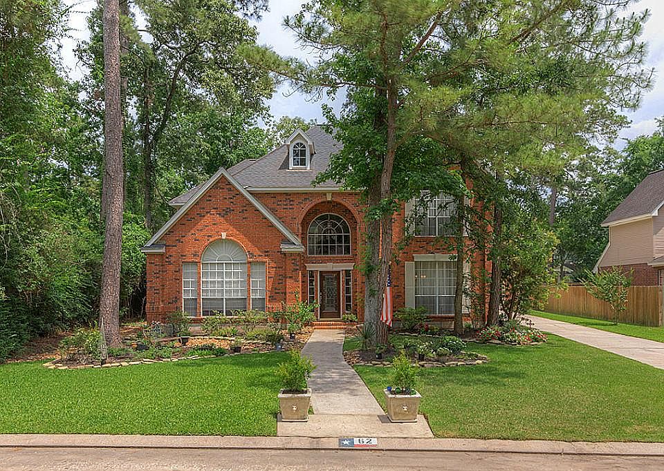 Welcome to 62 Spotted Deer Dr, a 5/3.5/3 home tucked away in Idlewood in Indian Springs. Convenient 