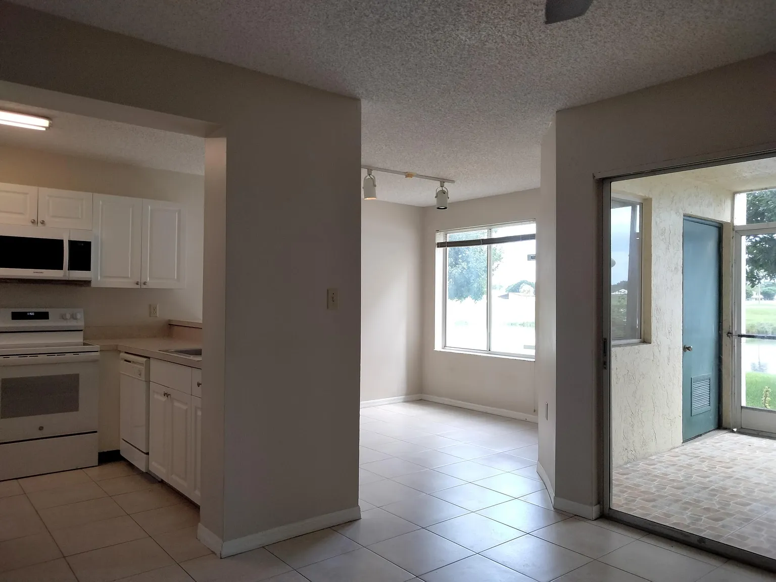 1 bed, 1.0 bath, 850 sqft, $1,700 — Photo 2