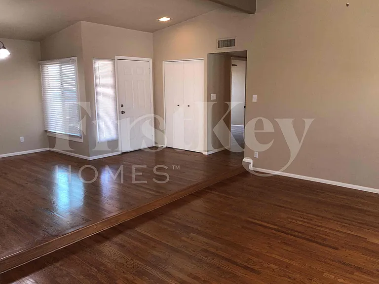 3672 W Windrose Dr — Photo 3