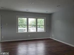 4 bed, 2005 sqft, $2,700 — Photo 2