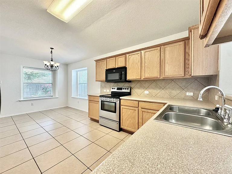 1015 Aiken Dr — Photo 11