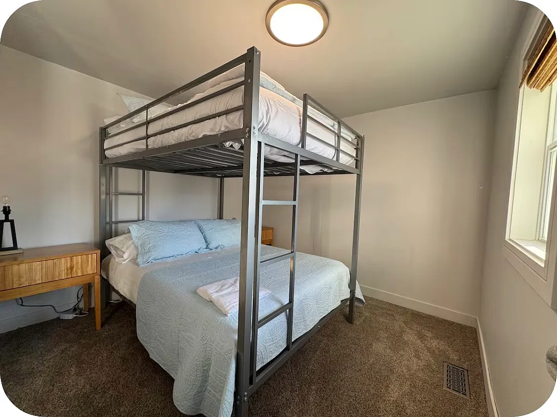 2 bed, 1300 sqft, $2,000 — Photo 4