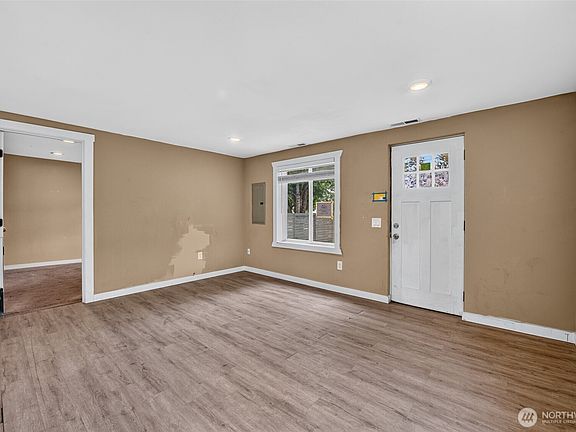 4th image of 512 133rd Street S